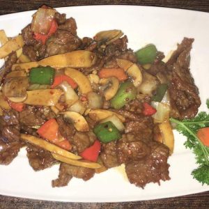 106. Boeuf sauce piquant