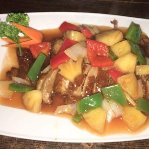 37. Canard aux ananas sauce aigre-douce